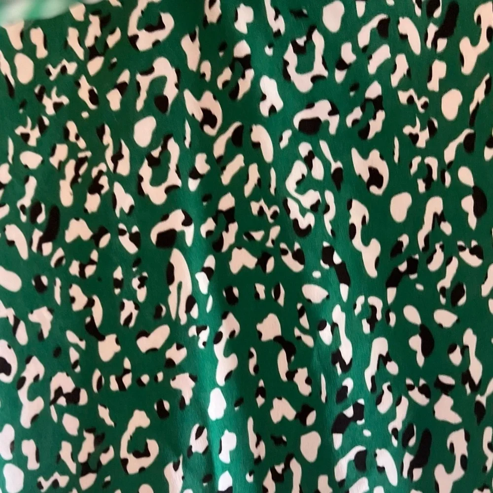 LIKE NEW La Ven Leopard Tie Neck Blouse - Picture 4 of 7